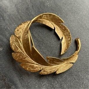 Vintage MONET large gold wreath brooch